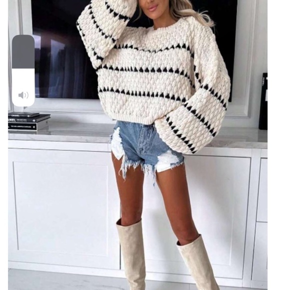 Casual Oversized Striped Sweater - Picture 3 of 3